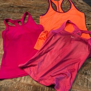 3 Work Out Tops Size M.